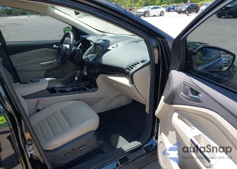 2017 Ford Escape Titanium z USA, uszkodzony, nr VIN 1FMCU0JD2HUF02415